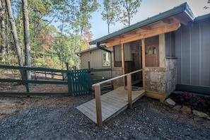 Rustic upper entrance to main level. Look, Ma, no steps!
 