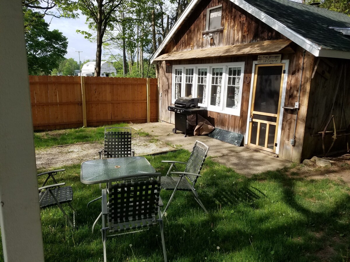 Quiet Lake Champlain Cottage on Cumberland Head – 1 Bedroom
