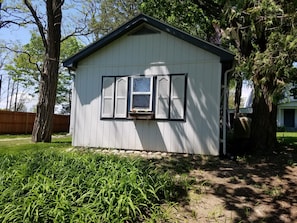 Side view of the cottage.