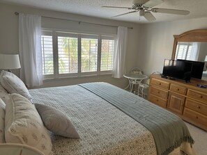 PrimaryBR. New KS med lg TV. Lg closets. Great pool and beach views