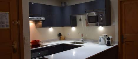 Fully fitted kitchen