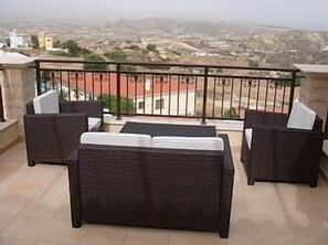 Wicker chairs on rear balcony