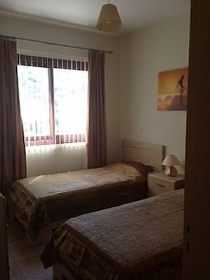 Twin bedroom