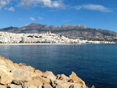 Central house in Altea on the seafront, with wifi and air conditioning.