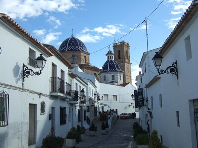 Central house in Altea on the seafront, with wifi and air conditioning.