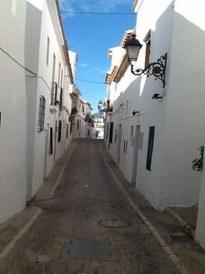 Central house in Altea on the seafront, with wifi and air conditioning.