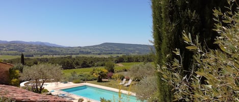 VUE DE LA PISCINE