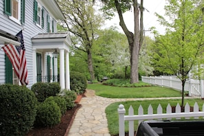 Front walk way