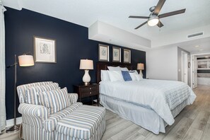 Direct oceanfront master bedroom with 8' sliding door, king bed, en suite master
