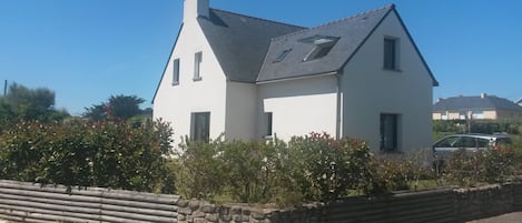 Au calme dans une impasse, grande maison a 100 m de la plage 