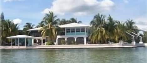 Tropical Casa Verde