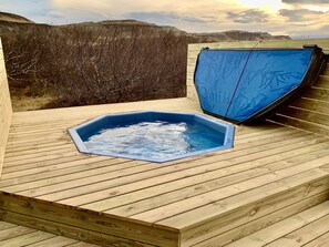 Nice Hot Tub on the porch. Always warm and available, all year around.