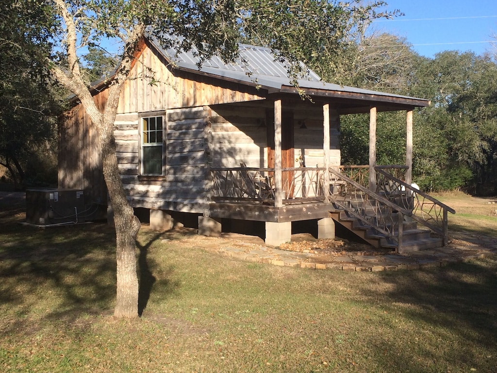 Secluded Log Cabin for Two in La Grange TX