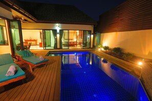 Swimmingpool view by night