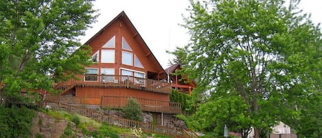 Prime Chalet on Williams Lake in Spokane County