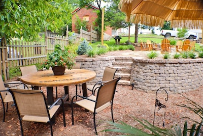 Farmstyle Charm :: Outdoor Firepit & Patio Area - Perfect for Groups! 