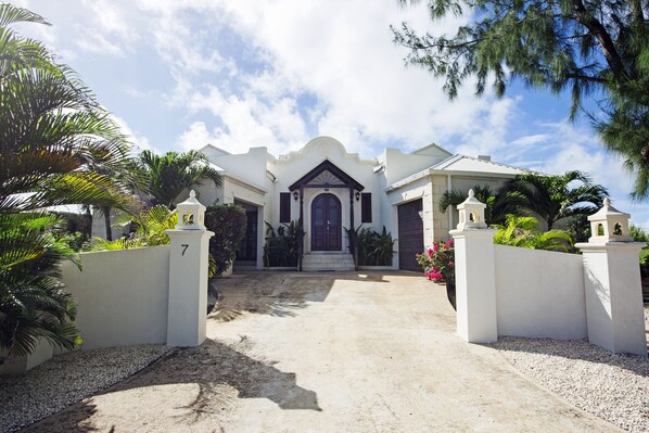 Entrance to Spring Bay Villa