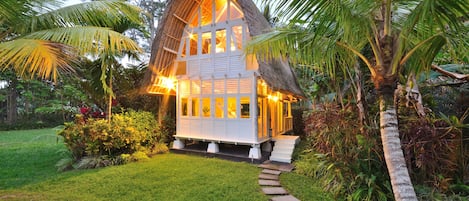 The White Elephant bedroom bale is a very romantic dreamspace