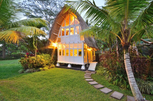 The White Elephant bedroom bale is a very romantic dreamspace