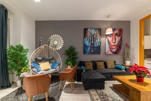 Living room, sitting area