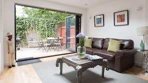 Ground floor 2nd reception room leading onto the garden.