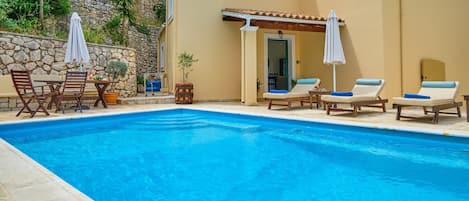 Villa Fotini with private pool Imerolia