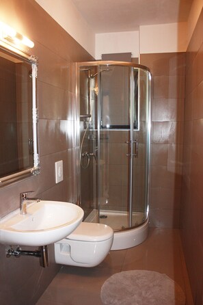 2nd bathroom