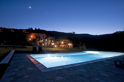 finca antigua con jardín, piscina privada, Wifi gratuito, entre Florencia y Arezzo