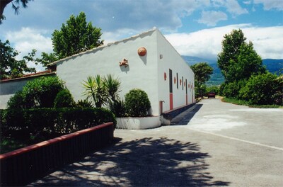 casa de vacaciones a 250 metros del mar rodeada de vegetación