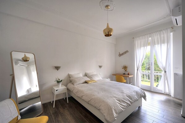 Bed room