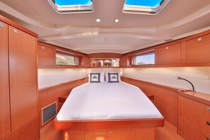 Master cabin double bed. Beneteau Oceanis 48