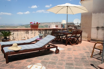Entire apartment - 4 beds - use of kitchen - terrace