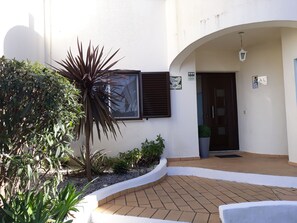 Front entrance to the apartment 