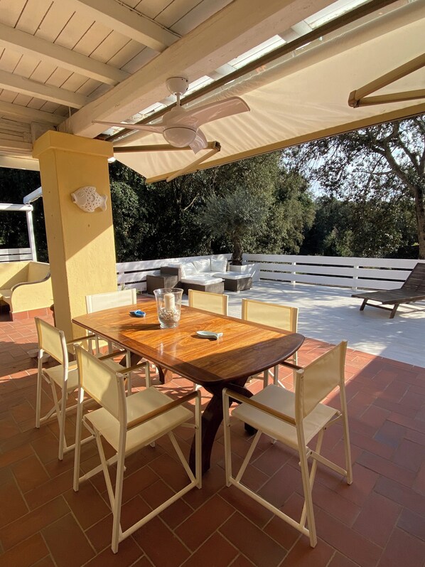 Outdoor dining