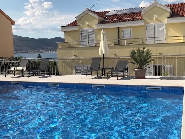 Pool
Villa Luna
planikovica V1
Okrug Gornji