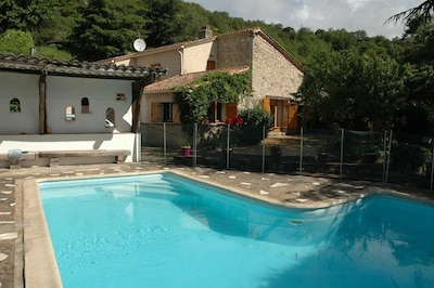 Stone House with private pool in the Languedoc National Park near Octon 
