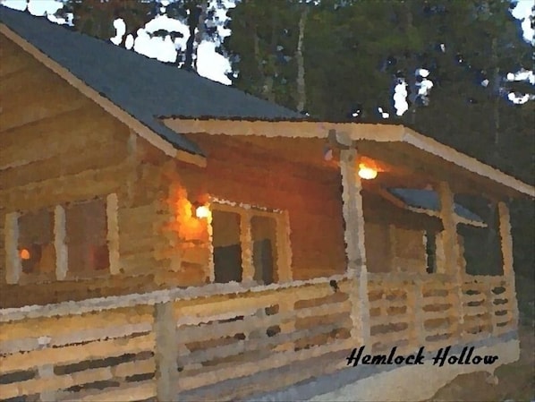 Hemlock Hollow Secluded Log Cabin..W Hot tub on deck Fire place, Whirlpool Tub!