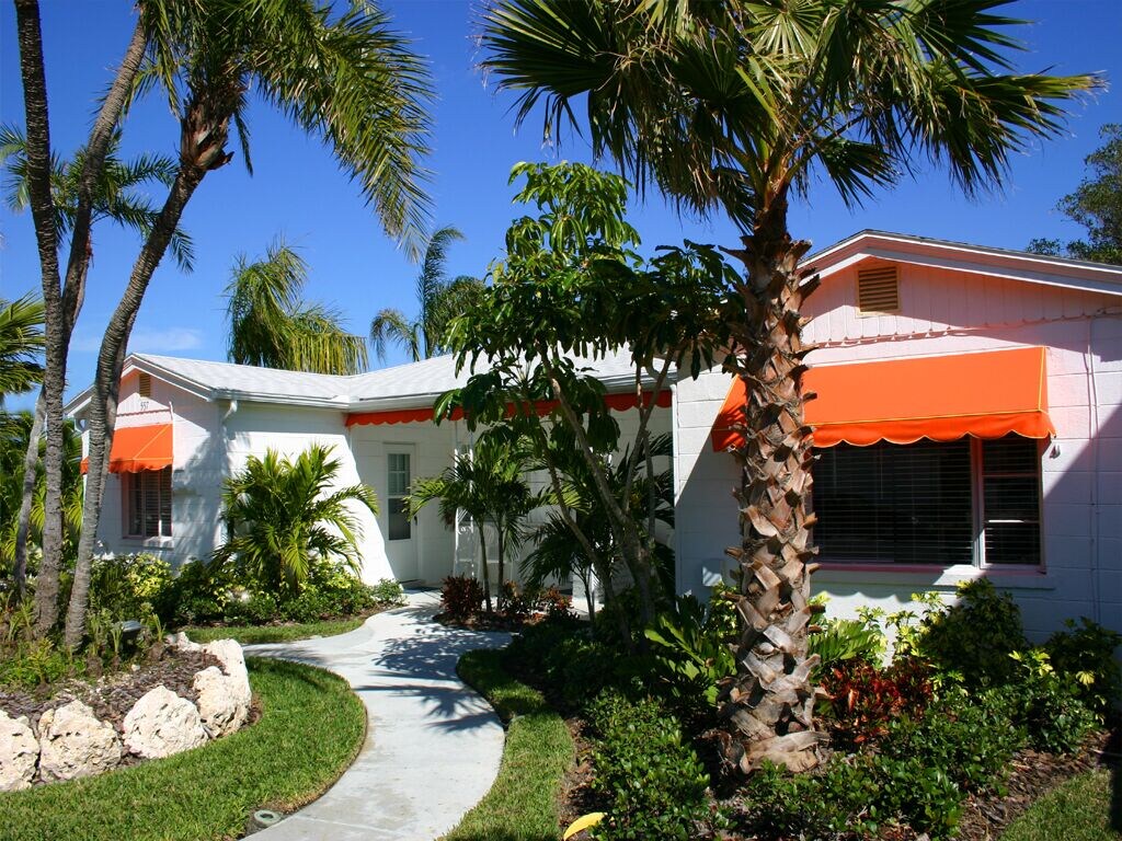 Clearwater Beach Cottage w/Heated Pool/Sleeps 20, fully equipped ...