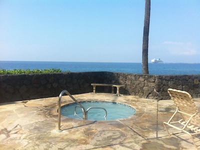 STAY HERE for BEST OCEANFRONT VIEWS in KONA, HI