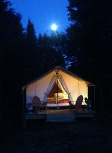 GLAMP BERNICE ON BEAUTIFUL ADIRONDACK HOBBY FARM