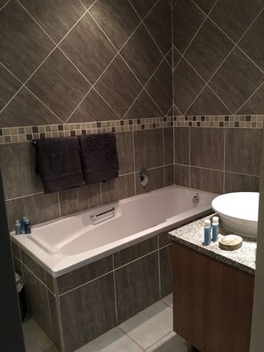 main ensuite