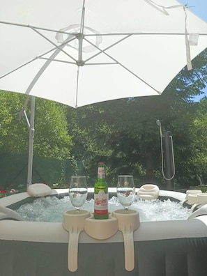 Jacuzzi, water massage, salinity filtration 