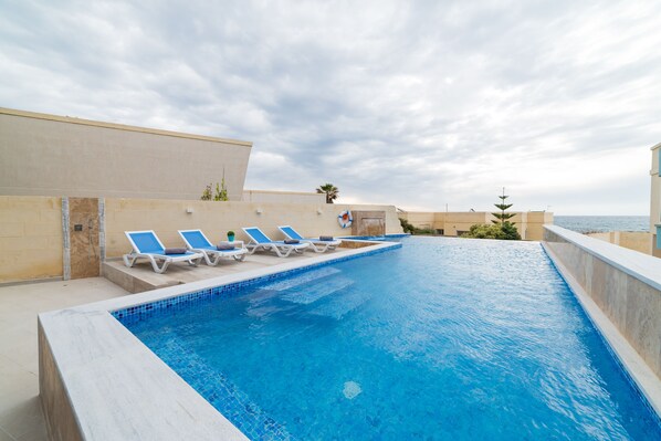 Stunning Infinity Pool