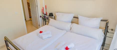 Towels and bedlinens included in the price per week
