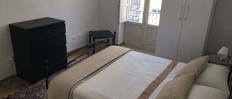 camera da letto con Balcone