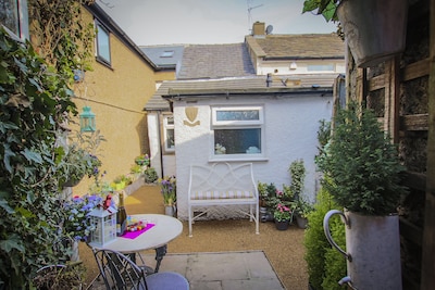 'Oh So Snug' Bijou 1-bedroom cottage, in the heart of Whalley, Clitheroe 