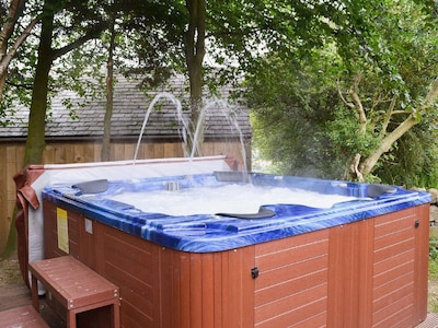 Available Oct/Nov for single household/bubble 5* Barn conversion  c/w hot tub