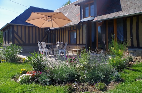 Terrasse de 22 mÂČ, plein sud, trĂšs agrĂ©able, calme