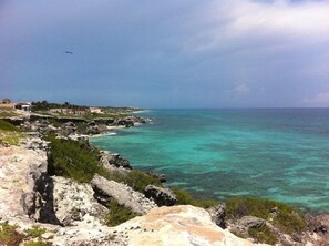 Cliffs south of Casa Gemelos