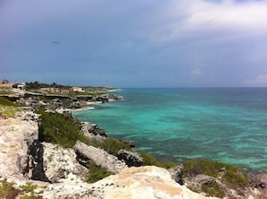 Cliffs south of Casa Gemelos